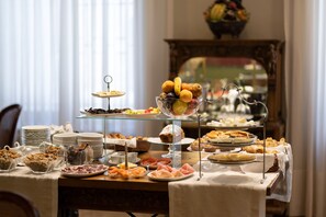 Daily buffet breakfast (EUR 24.50 per person)