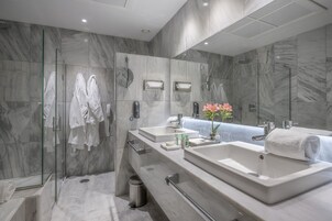 Double Room | Bathroom | Combined shower/tub, deep soaking tub, free toiletries, hair dryer