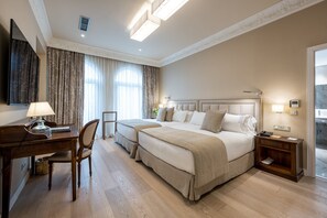 Luxe beddengoed, donsdekens, een minibar, een kluis op de kamer