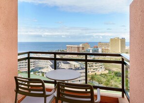 1 Schlafzimmer, Zimmersafe, Schreibtisch, laptopgeeigneter Arbeitsplatz