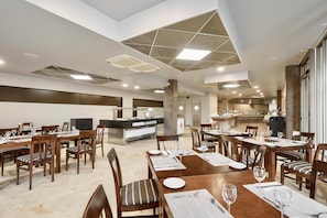 4 restaurants, breakfast, lunch, dinner served; international cuisine