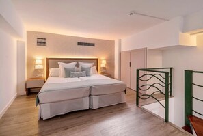 In-room safe, individually decorated, desk, blackout curtains - Alua Atlántico Golf – All Inclusive (San Miguel de Abona)