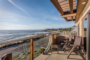 Superior Room, 1 King Bed, Balcony, Ocean View | Balcony