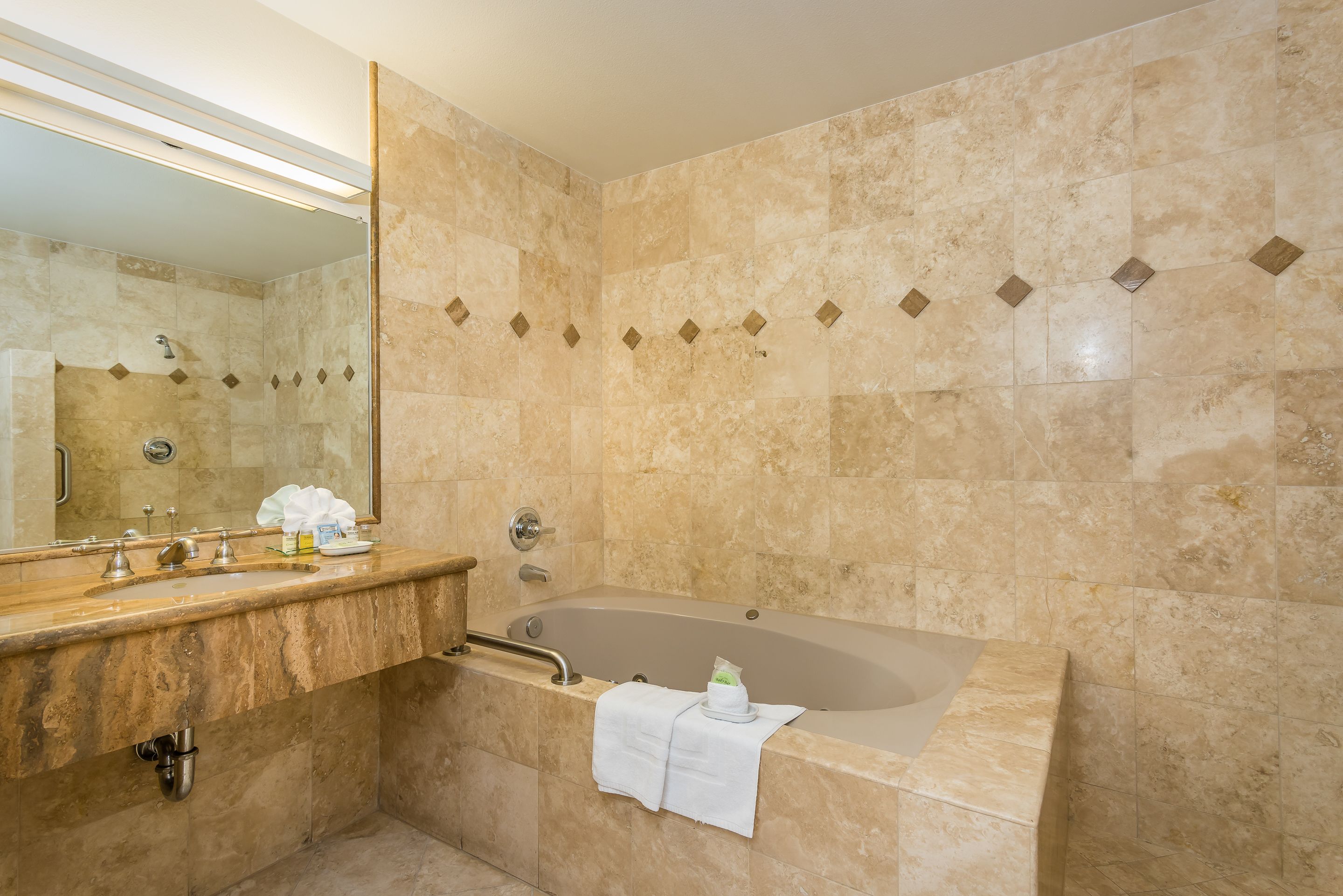 superior room, 1 king bed, balcony, ocean view | bathroom | combined shower/bathtub, hydromassage showerhead, hair dryer, towels