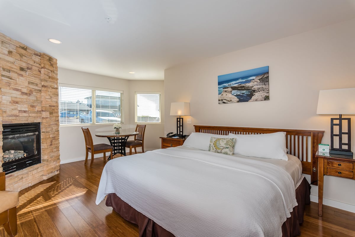 Chambre, 1 trÚs grand lit, vue partielle sur l'océan, rez-de-chaussée