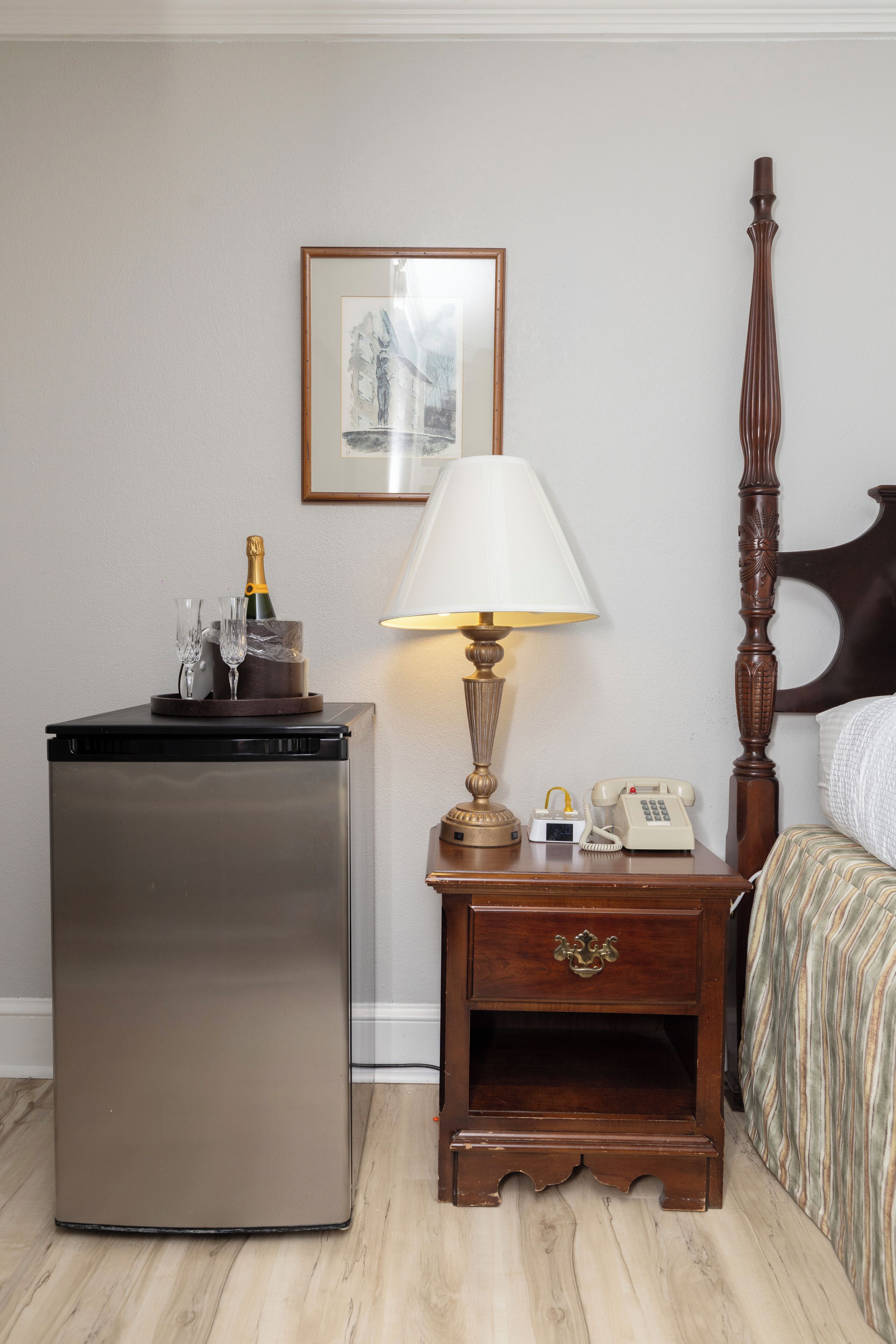 king fireside jetted tub suite | mini fridge