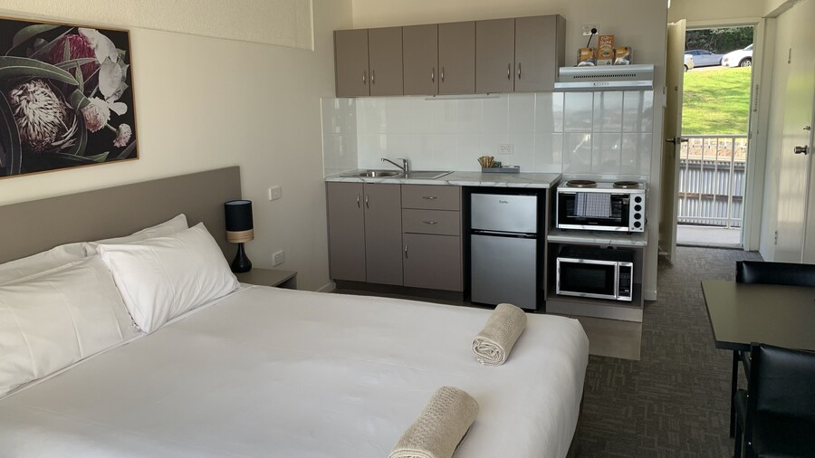 Adina Place Motel Apartments