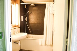 Desk, blackout curtains, soundproofing, iron/ironing board - Campanile Narbonne (Narbonne)