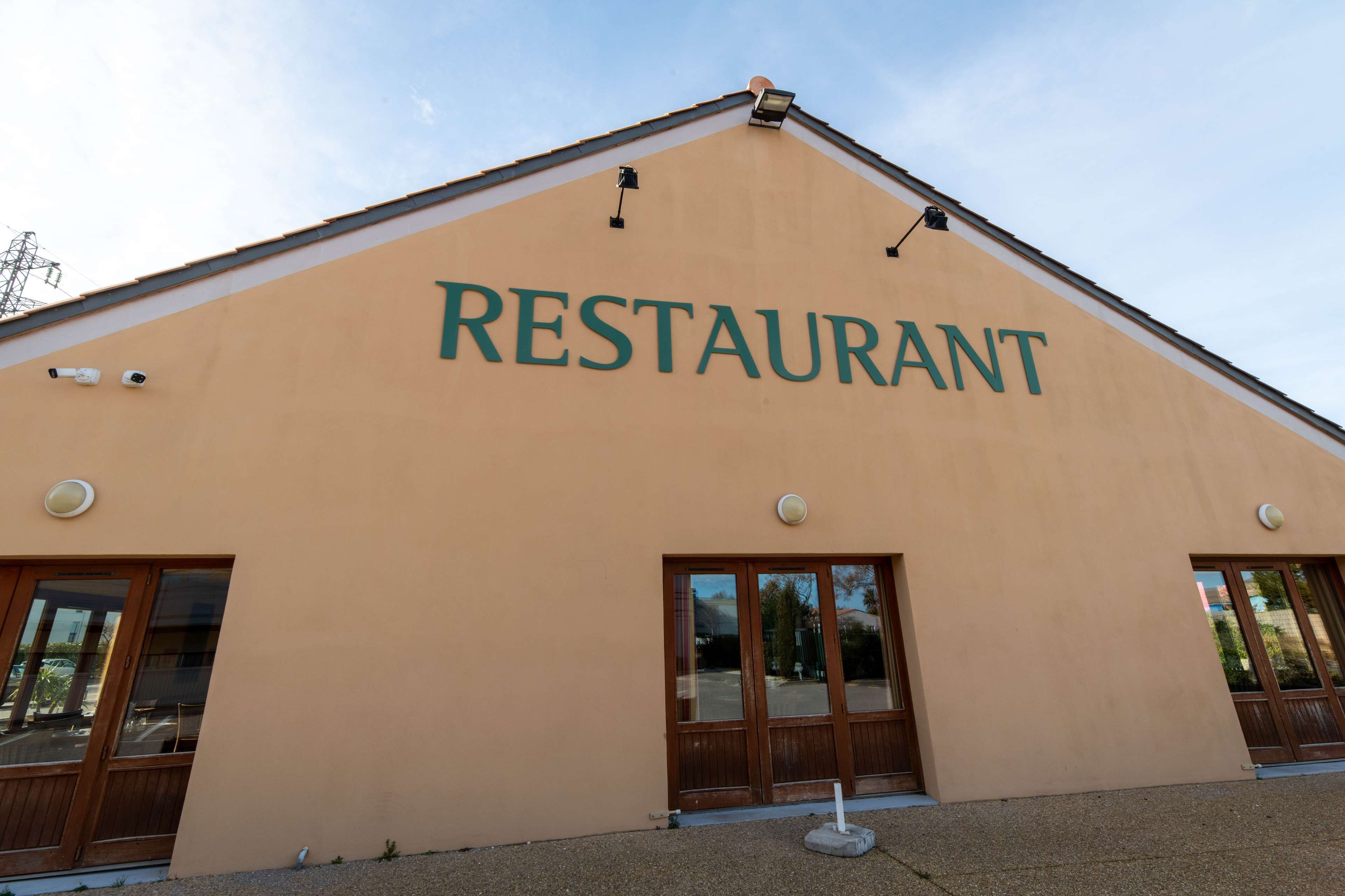 Ze serveren er ontbijt, lunch en diner 