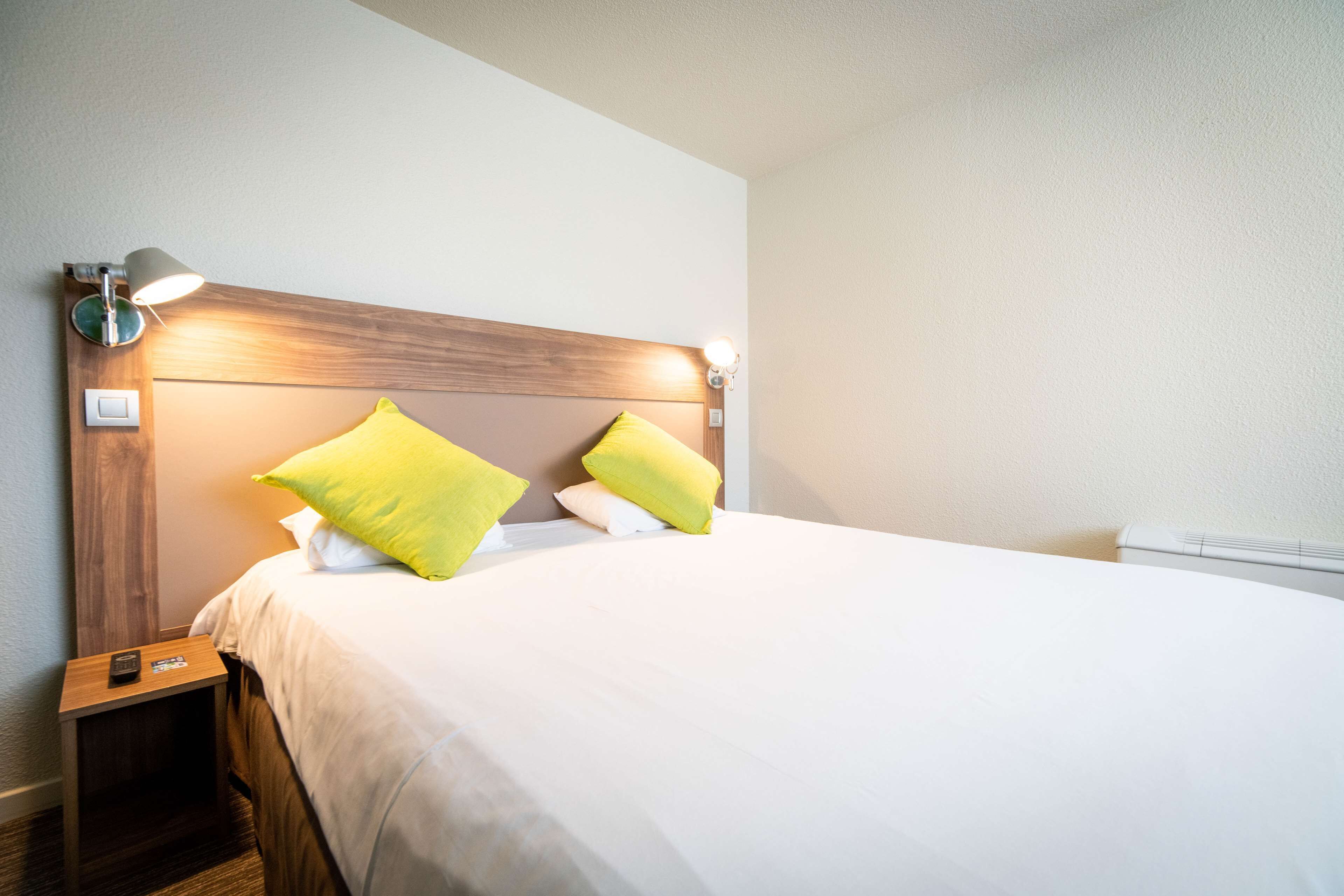 Standardrum - 1 dubbelsäng | Skrivbord, mörkläggningsgardiner, ljudisolering och strykjärn/strykbräda