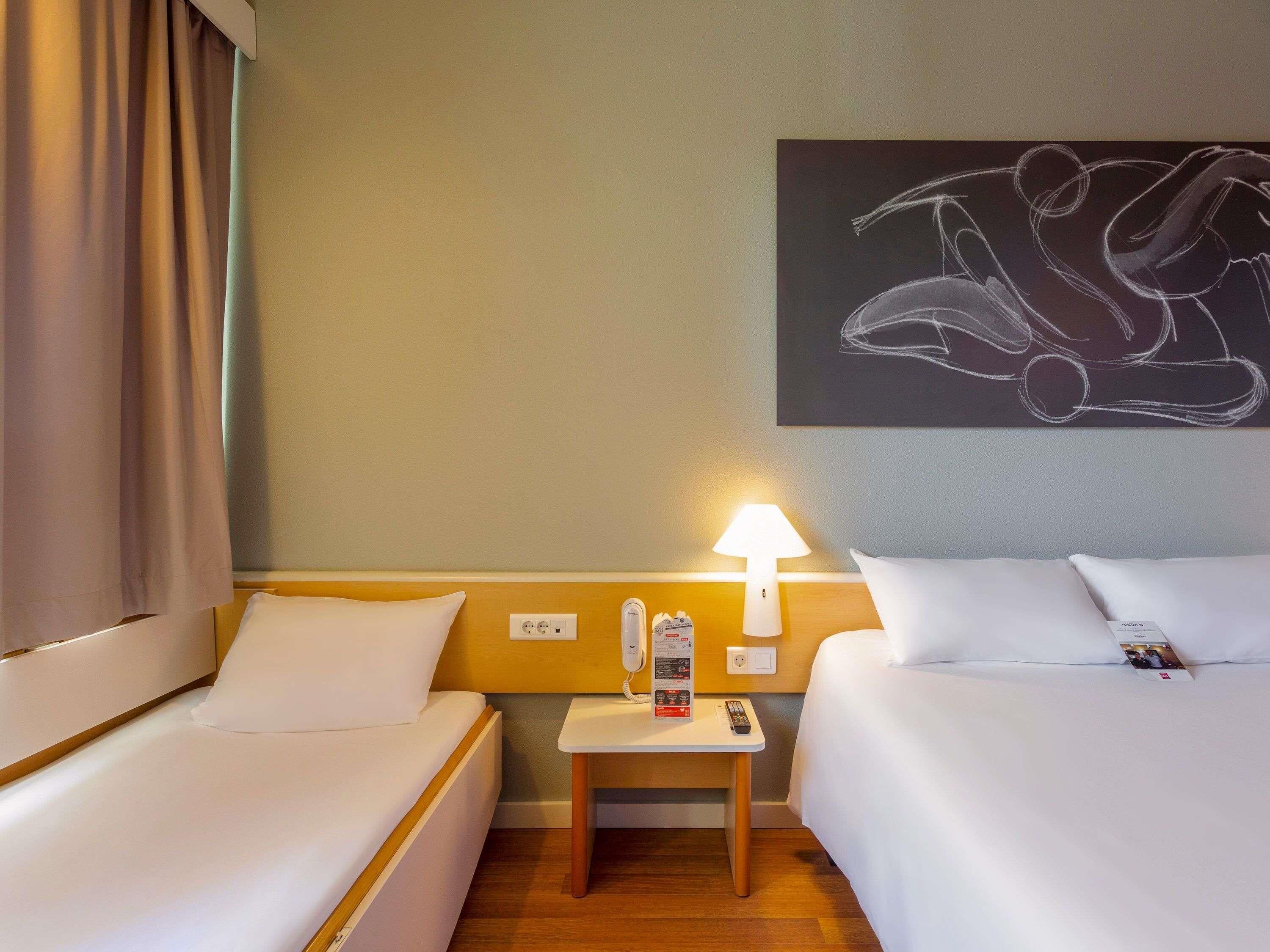 标准房, 多张床 | 办公桌、隔音、熨斗/熨板、婴儿床