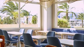 Bar (in der Unterkunft)