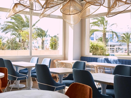 Restaurant. Hotel ibis Elche