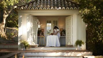 Körperbehandlungen, Aromatherapie, Körperpeelings, Gesichtsbehandlungen