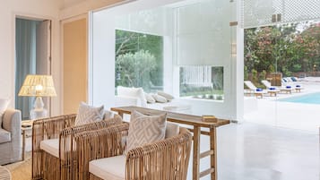 Villa, 3Â Schlafzimmer, eigener Pool, Gartenblick (Indigo) | Wohnbereich | Flachbildfernseher