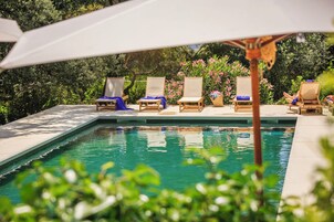 2 outdoor pools, sun loungers