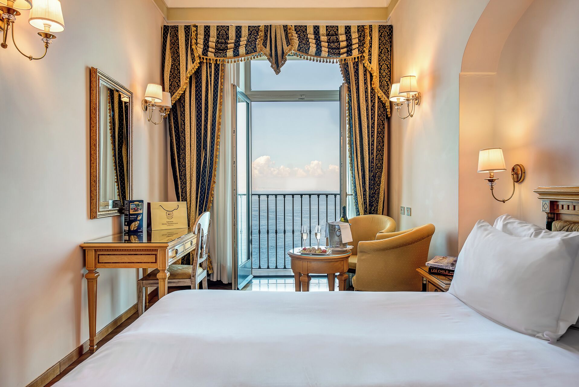 superior double room, sea view | 1 bedroom, hypo-allergenic bedding, minibar, in-room safe