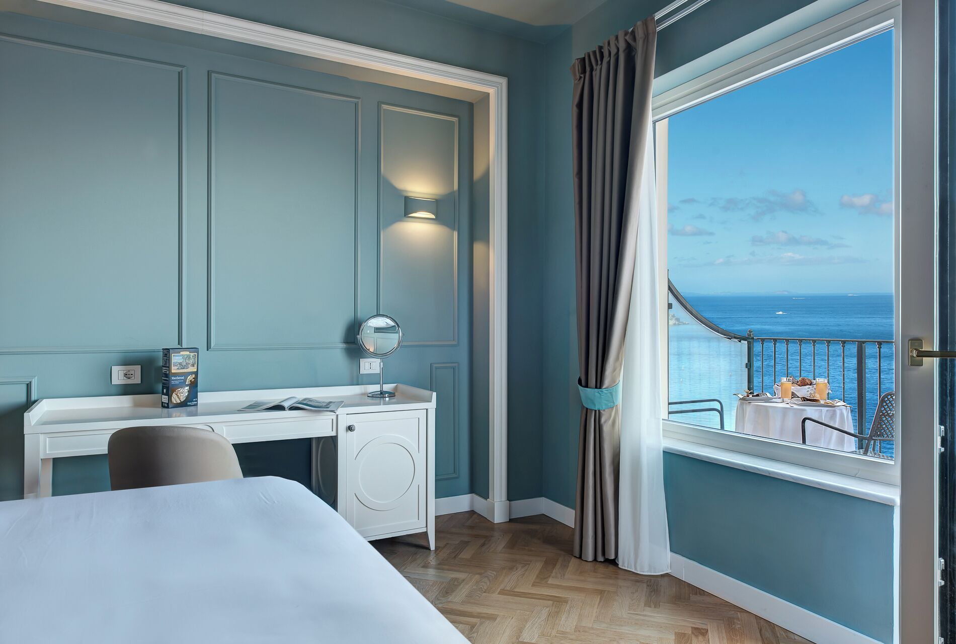 junior suite, sea view (de luxe e terrazzo) | 1 bedroom, hypo-allergenic bedding, minibar, in-room safe