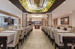 Serveert ontbijt en diner