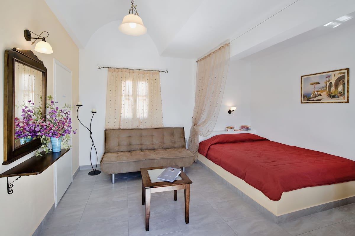 Junior Suite | Minibar, in-room safe, desk, blackout curtains