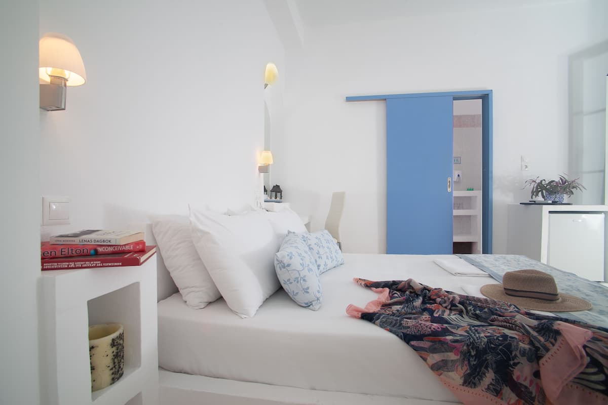 Classic Triple Room | In-room safe, desk, iron/ironing board (on request), cribs (free)