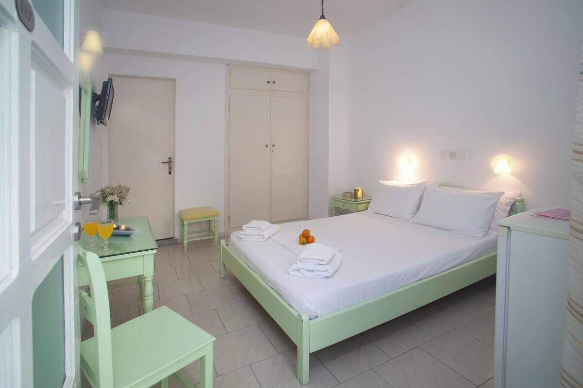 Economy Double Room (semi-basement) | In-room safe, desk, iron/ironing board (on request), cribs (free)