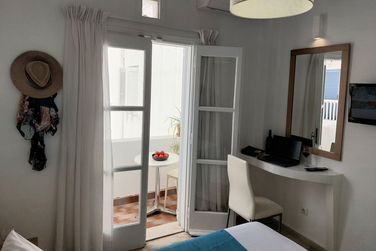 Classic Double Room | In-room safe, desk, iron/ironing board, free cribs/infant beds