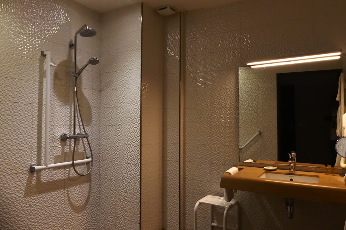 Suite, Garden View | Bathroom shower