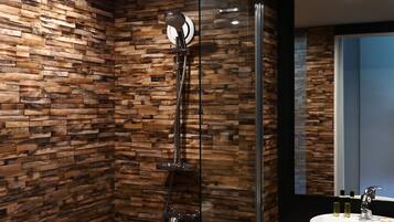 Superior Double Room | Bathroom shower