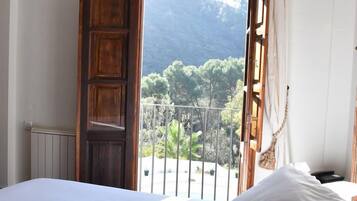 Phòng Suite Deluxe, 1 giường cỡ king, quang cảnh núi | 1 phòng ngủ, bộ đồ giường cao cấp, chăn bông