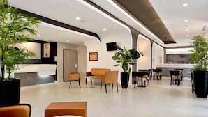 Lobby-lounge