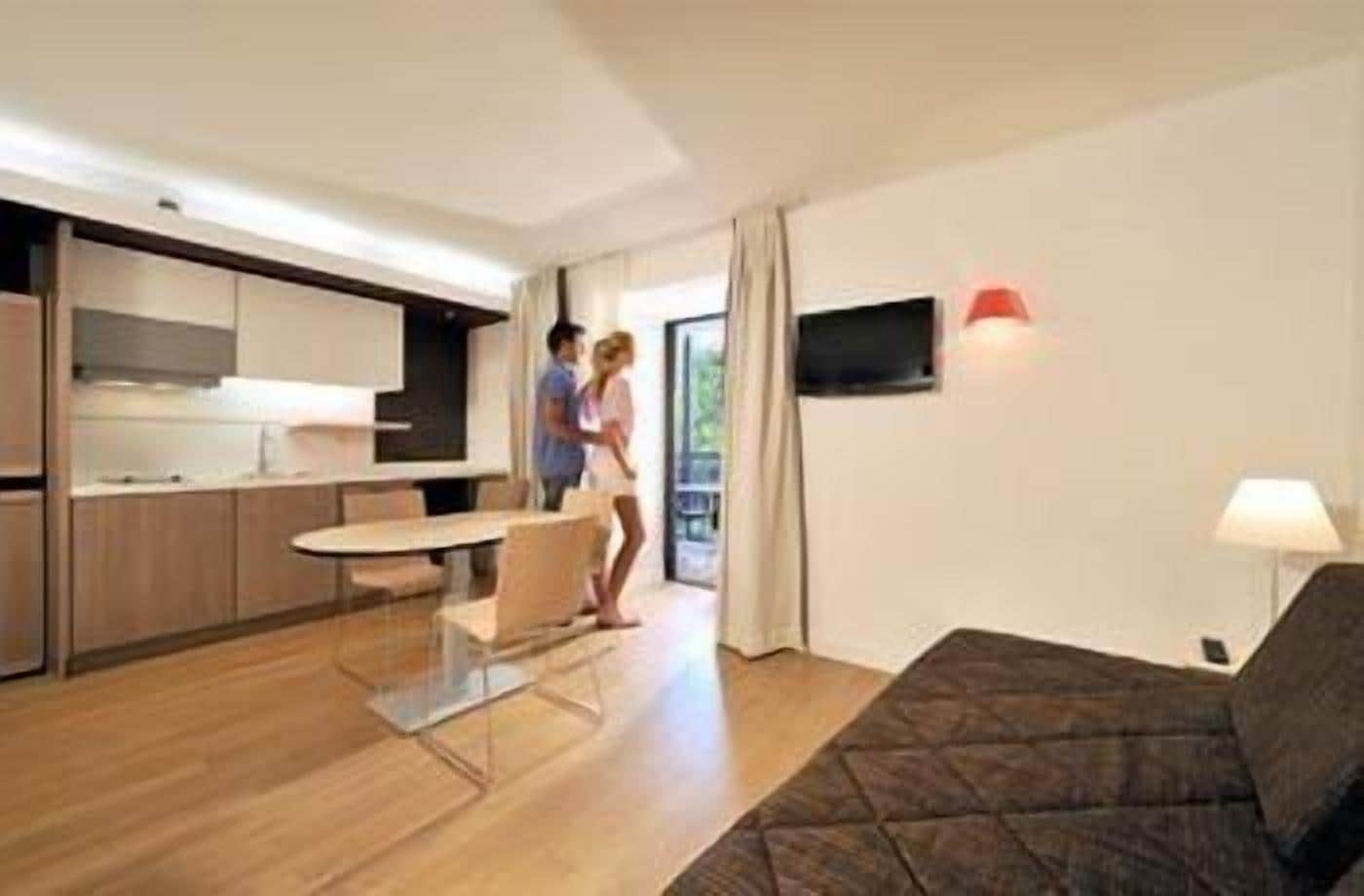 Bureau, chambres insonorisées, fer et planche à repasser, Wi-Fi gratuit