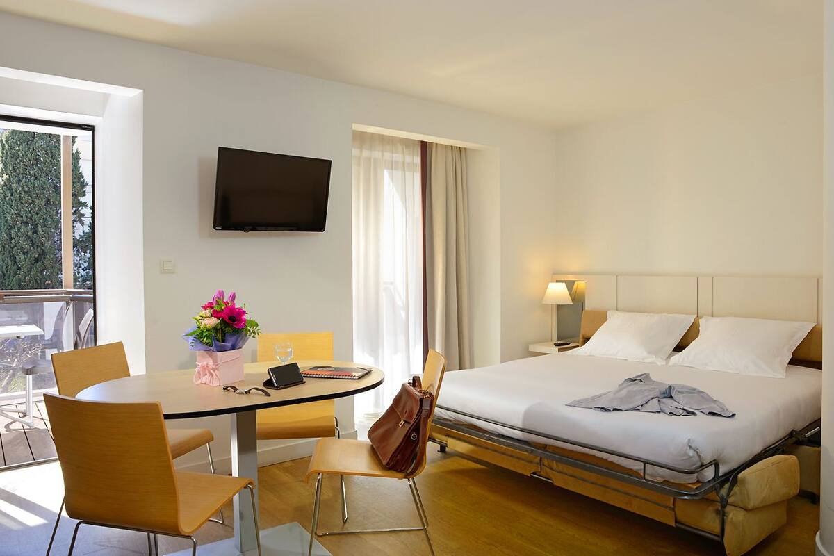 Studio, Garden View (4 pers) | Living room | TV