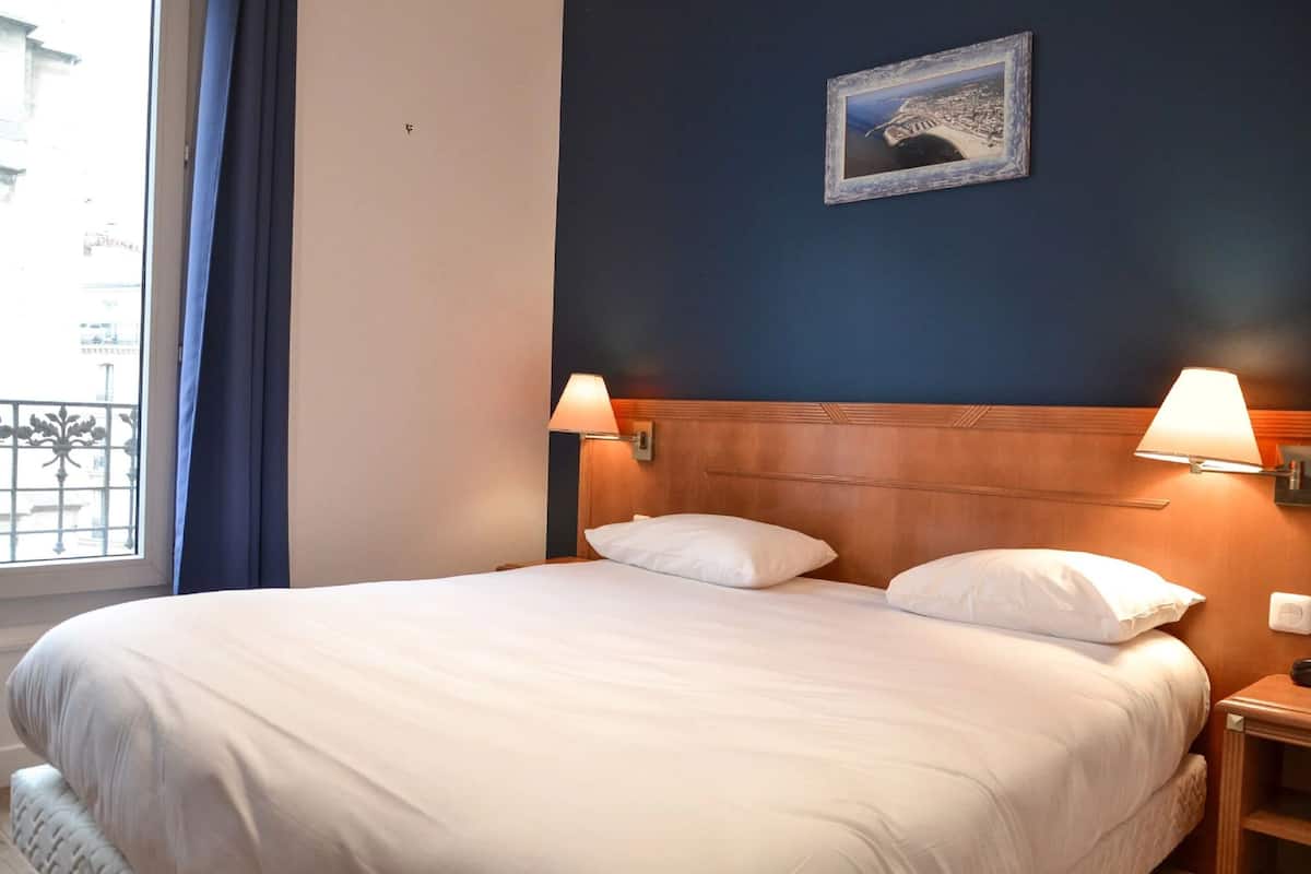In-room safe, desk, free WiFi, bed sheets