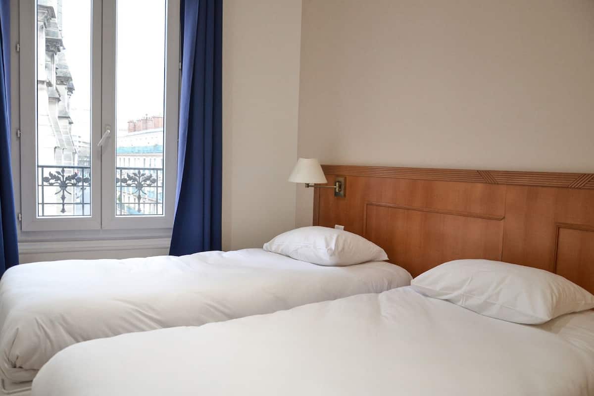 Comfort Twin Room | In-room safe, desk, free WiFi, bed sheets