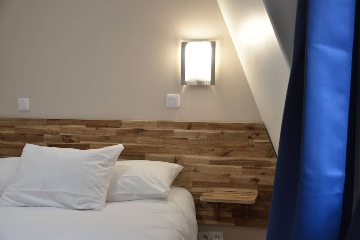 Single Room | In-room safe, desk, free WiFi, bed sheets