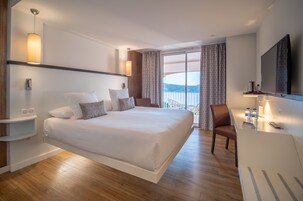 尊荣客房 (avec accès à l'espace forme marin) | 迷你吧、客房内保险箱、办公桌、隔音