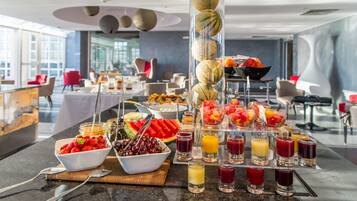 Tägliches Frühstücksbuffet (19 EUR pro Person)