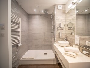 Minibar, in-room safe, desk, soundproofing - Côté Thalasso (Banyuls-sur-Mer)