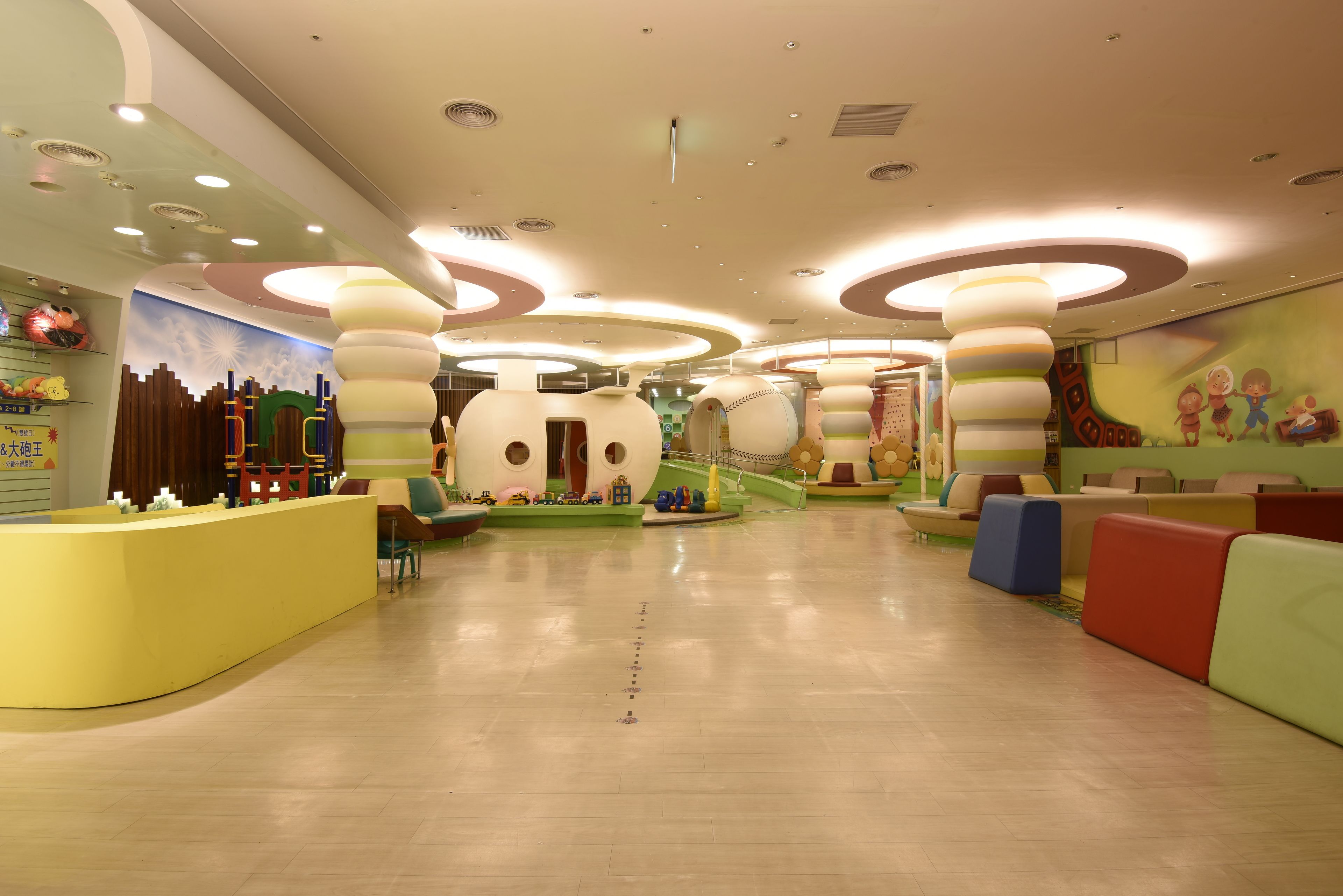 Área de juegos infantiles techada