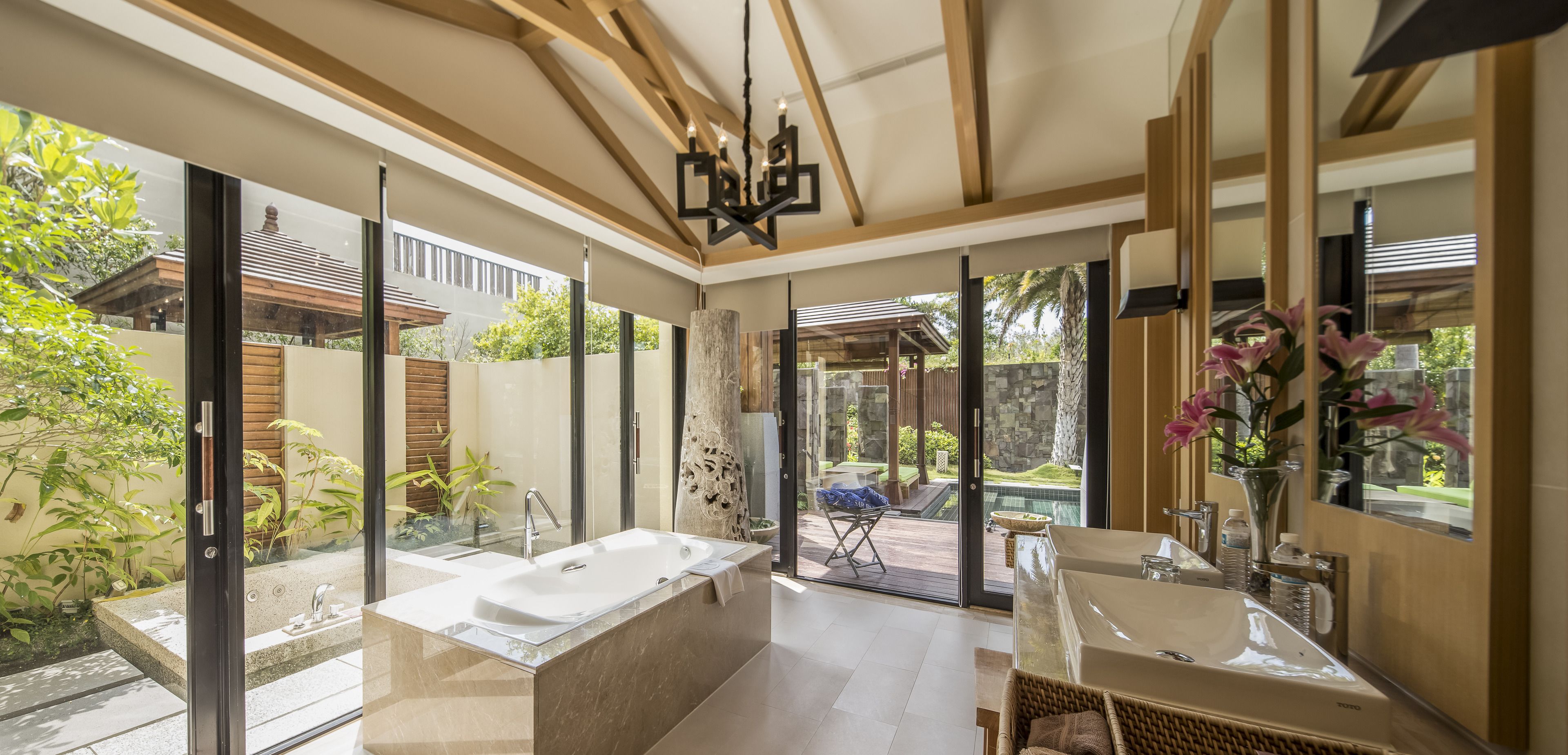vip, villa | bathroom | combined shower/bathtub, free toiletries, hair dryer, bathrobes