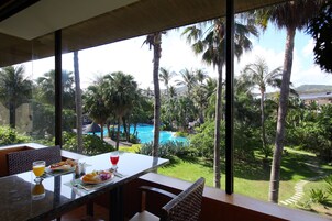 Daily buffet breakfast for a fee