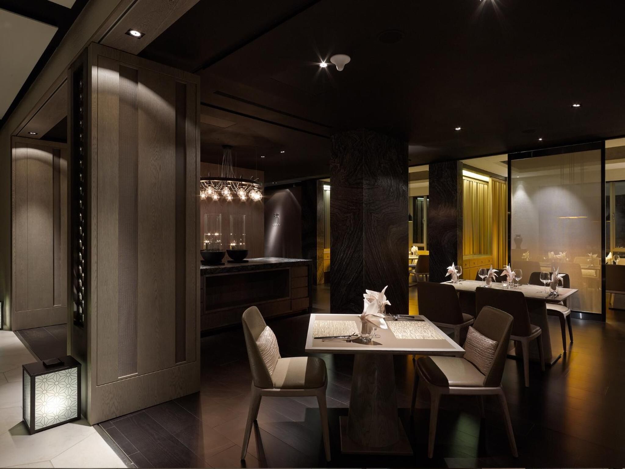 breakfast, dinner served; fusion cuisine, pool views