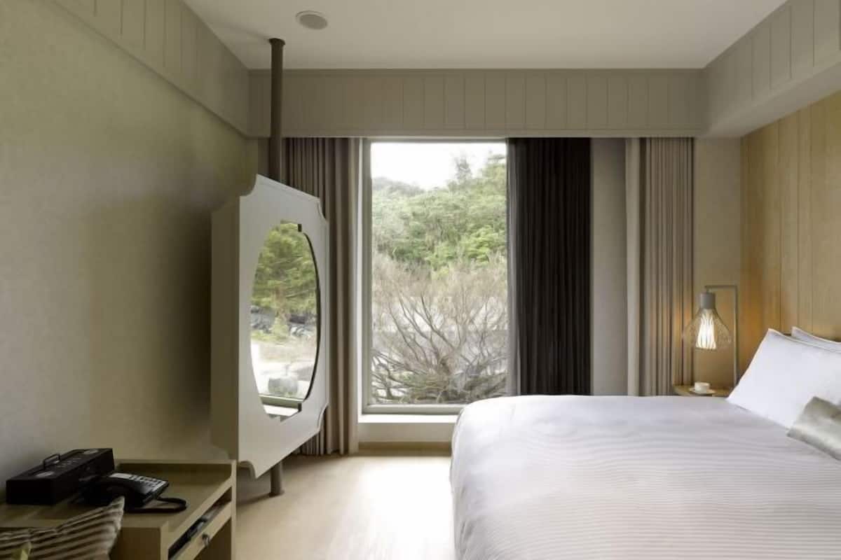 Minibar y caja de seguridad en la habitación