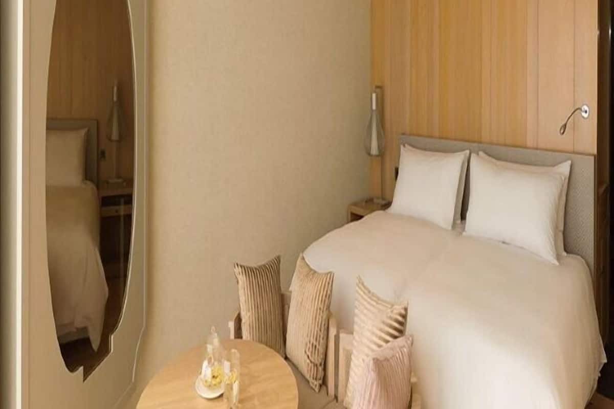 Minibar y caja de seguridad en la habitación