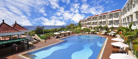 Seasonal outdoor pool