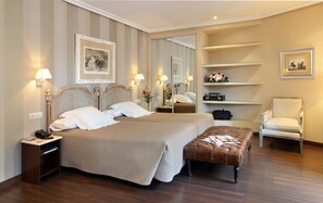 Premium Double Room | Minibar, in-room safe, desk, free WiFi