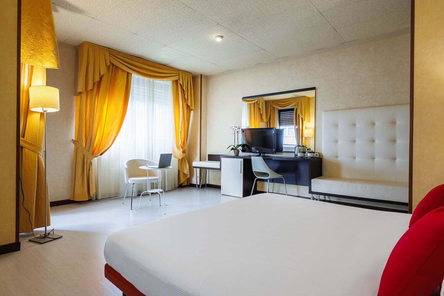 superior double room | 1 bedroom, down duvets, pillow-top beds, minibar