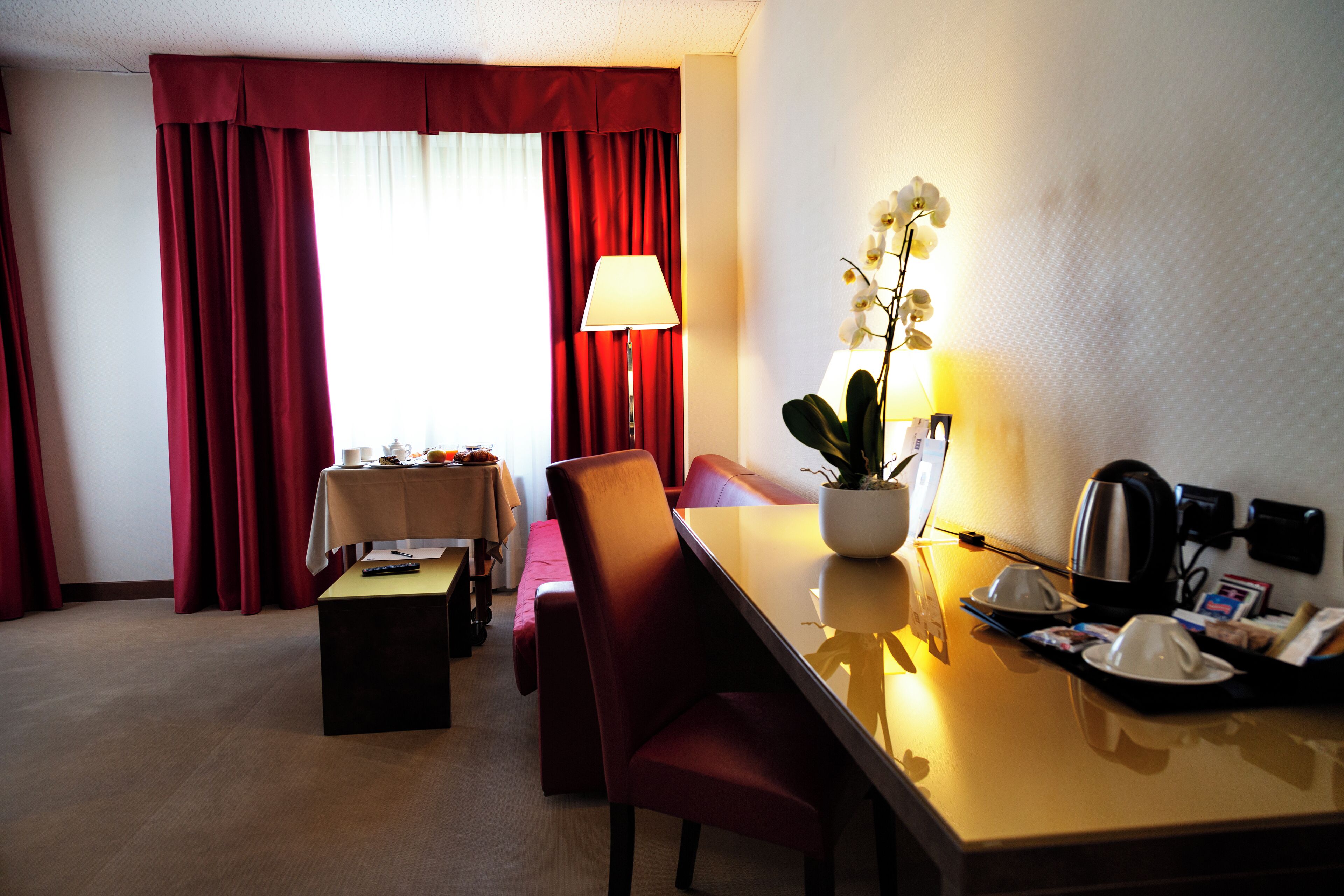 Junior Suite | Down comforters, pillowtop beds, minibar, in-room safe