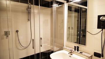 Asciugacapelli, bidet, asciugamani